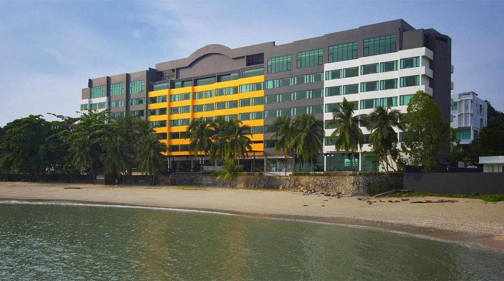 Mercure Penang Beach Tanjung Bungah  Esterno foto