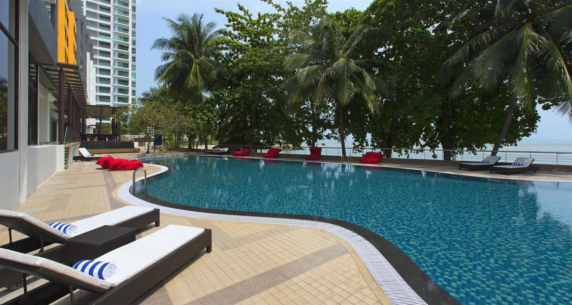 Mercure Penang Beach Tanjung Bungah  Esterno foto