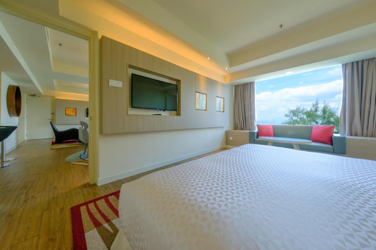 Mercure Penang Beach Tanjung Bungah  Esterno foto